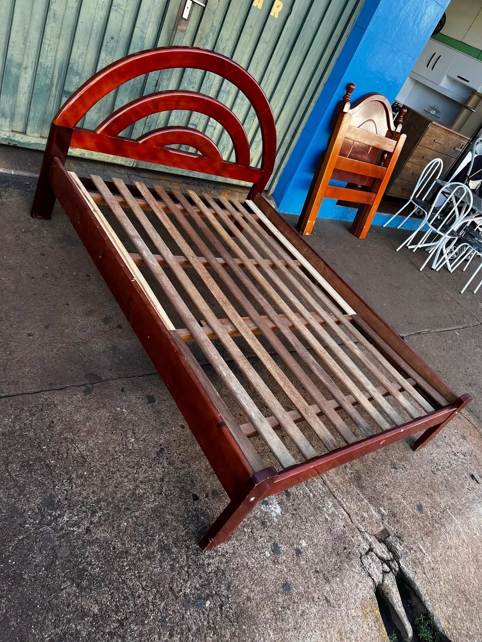 Cama de casal de madeira maciça - Foto 4