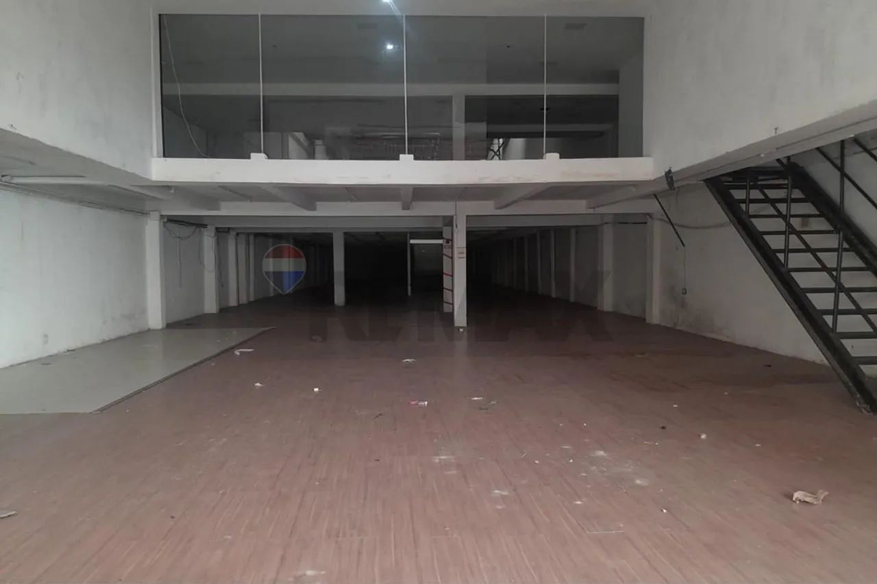 LOJA NA RUA HALFELD 1000 M²
