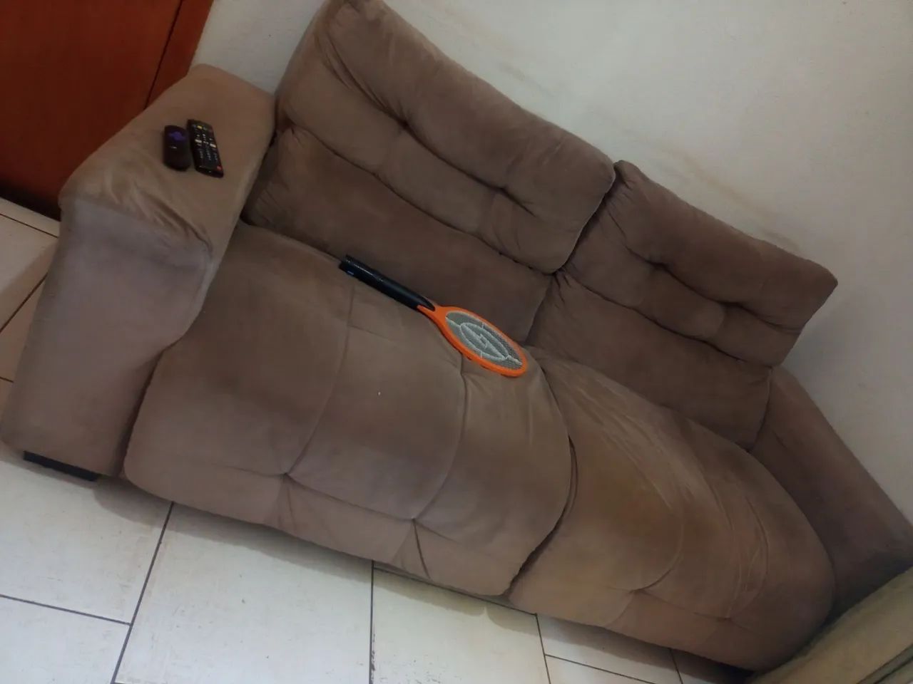 Vendo esse jogo de sofá de veludo sem rasgo sem avaria valor 450  reais  - Foto 5