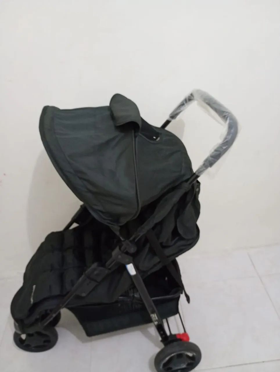 Carrinho de bebê Preto em perfeito estado - Foto 4