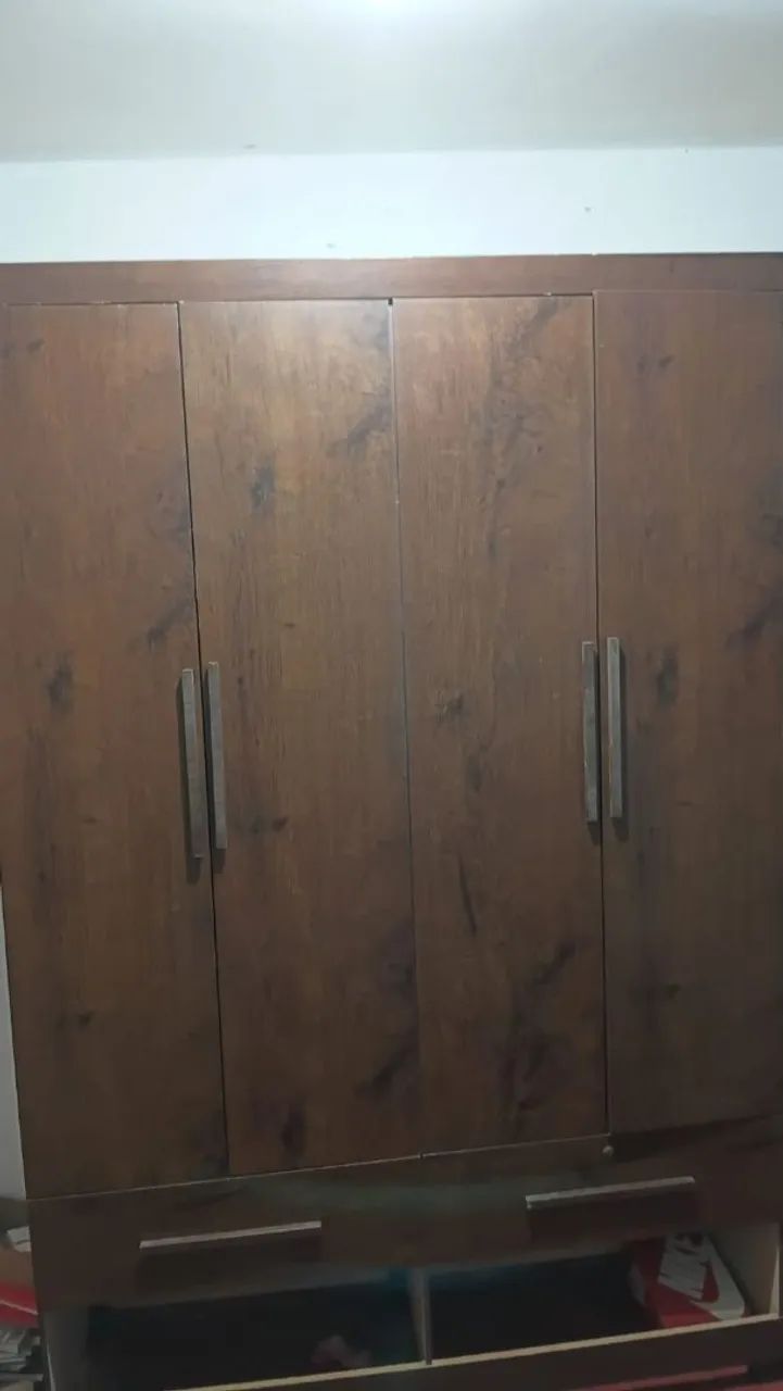 Vendo guardar  roupa