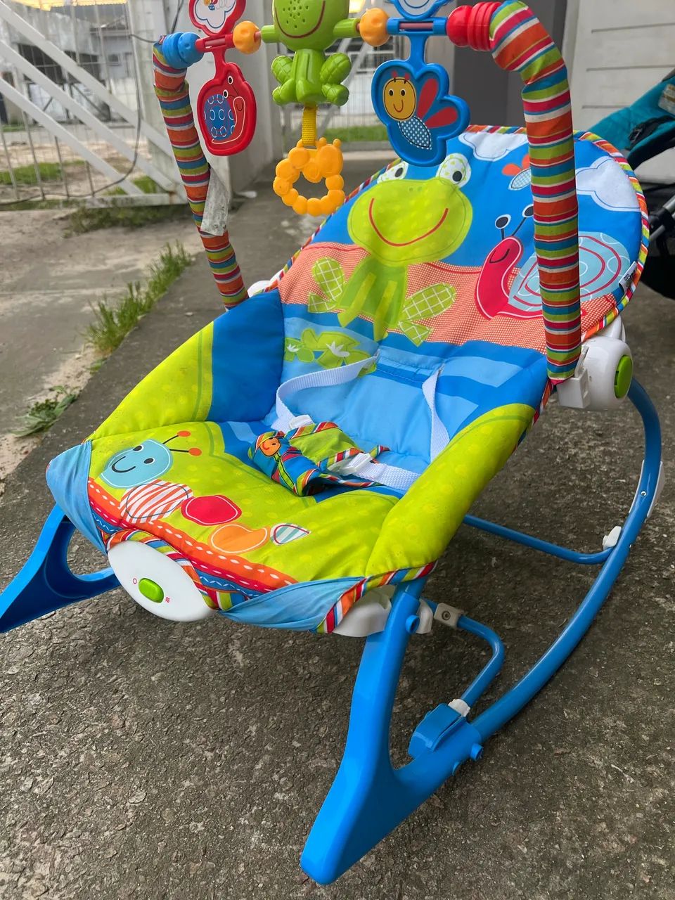 Cadeirinha de balanço vibratória para bebês  - Foto 2