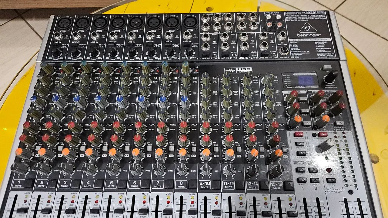 Mesa de som Behringer Xenyx X2222USB - Foto 5