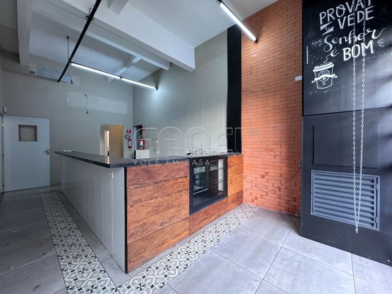Ponto comercial na R Dom Armando Lombardi, 200m².