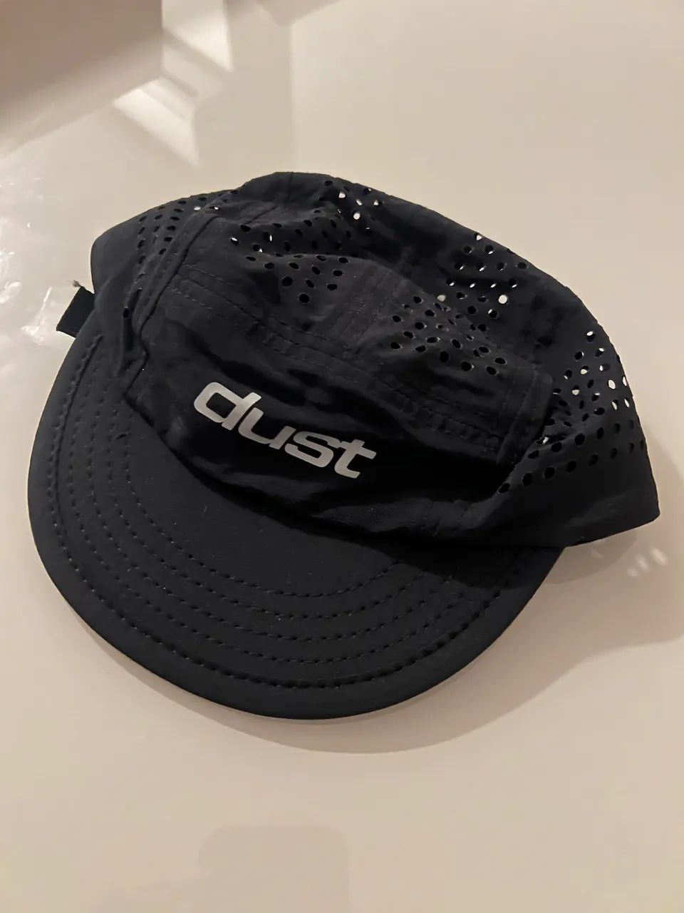 Boné dust novo