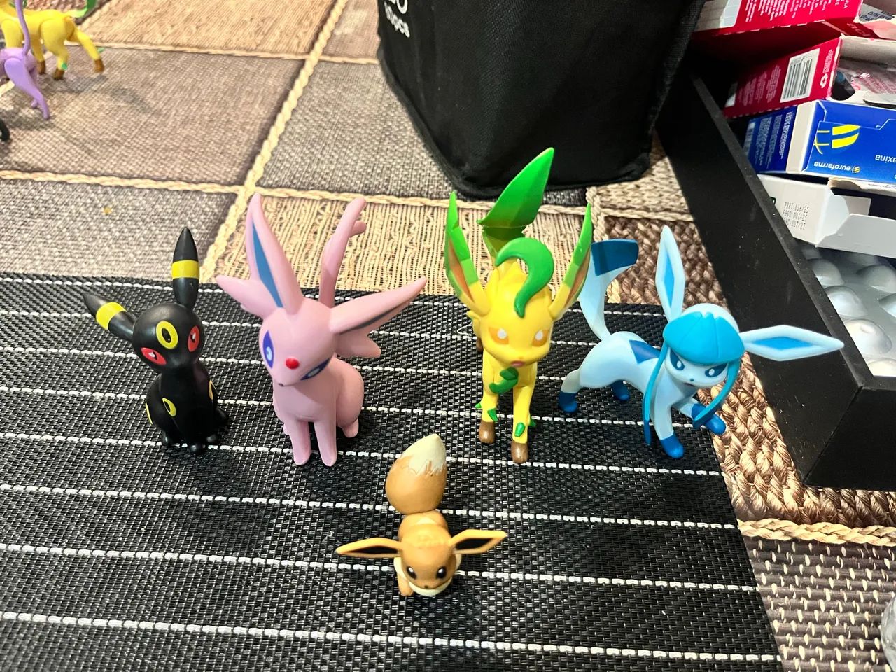 Boneco Pokémon - Eeveelutions - Leafeon, Glaceon, Espeon, Umbreon e Eevee - Foto 2