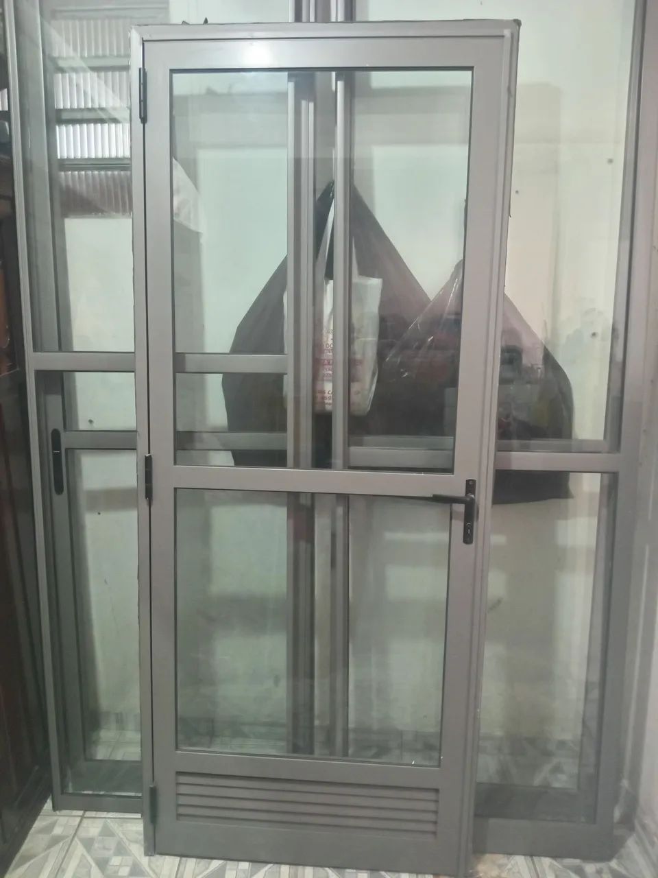 Porta de alumínio e Vidro de 8m 