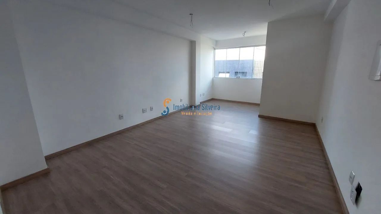 Sala comercial de 23 m², 01 vaga demarcada , prédio com elevador 2 quarteirões da Av. Cris - Foto 4