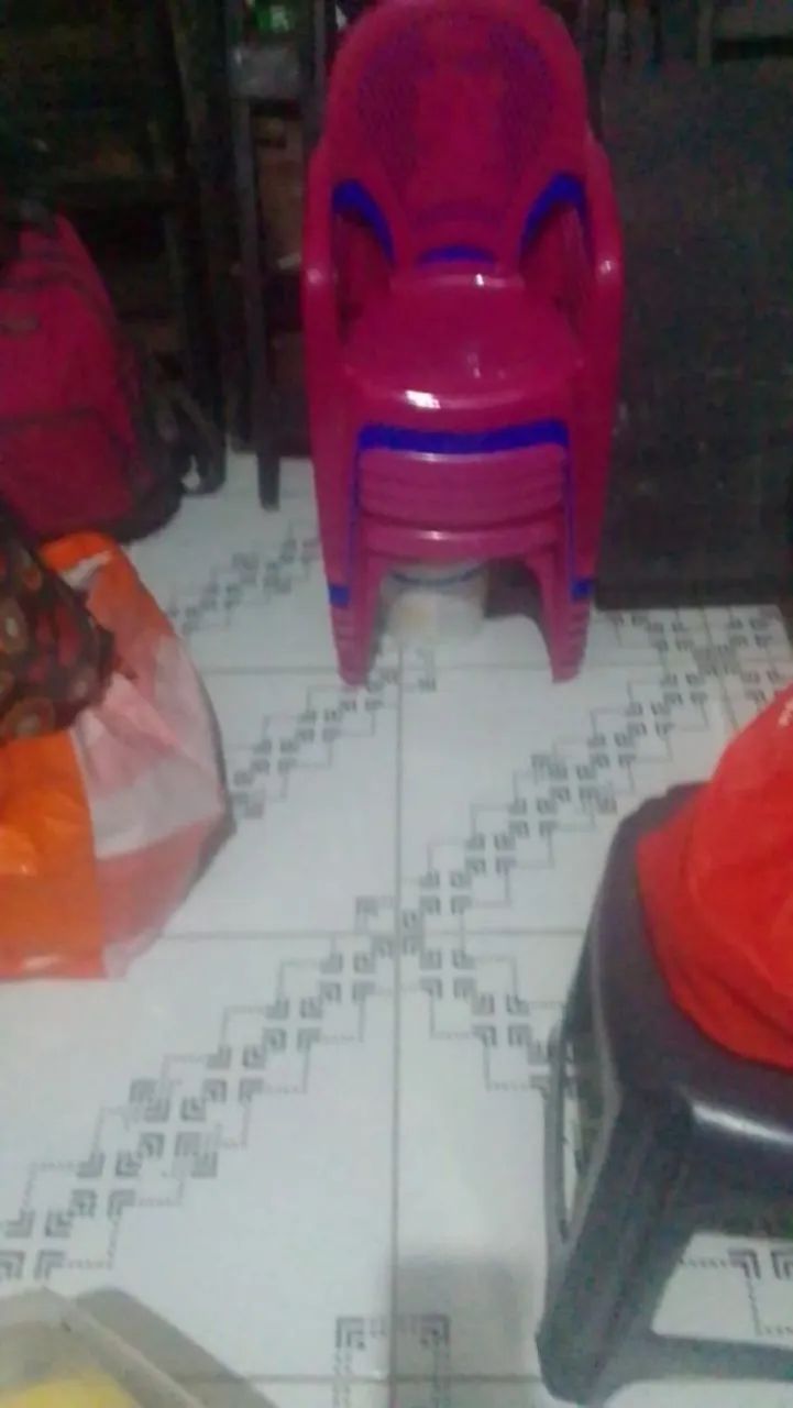 8 CADEIRAS INFANTIS 200REAIS