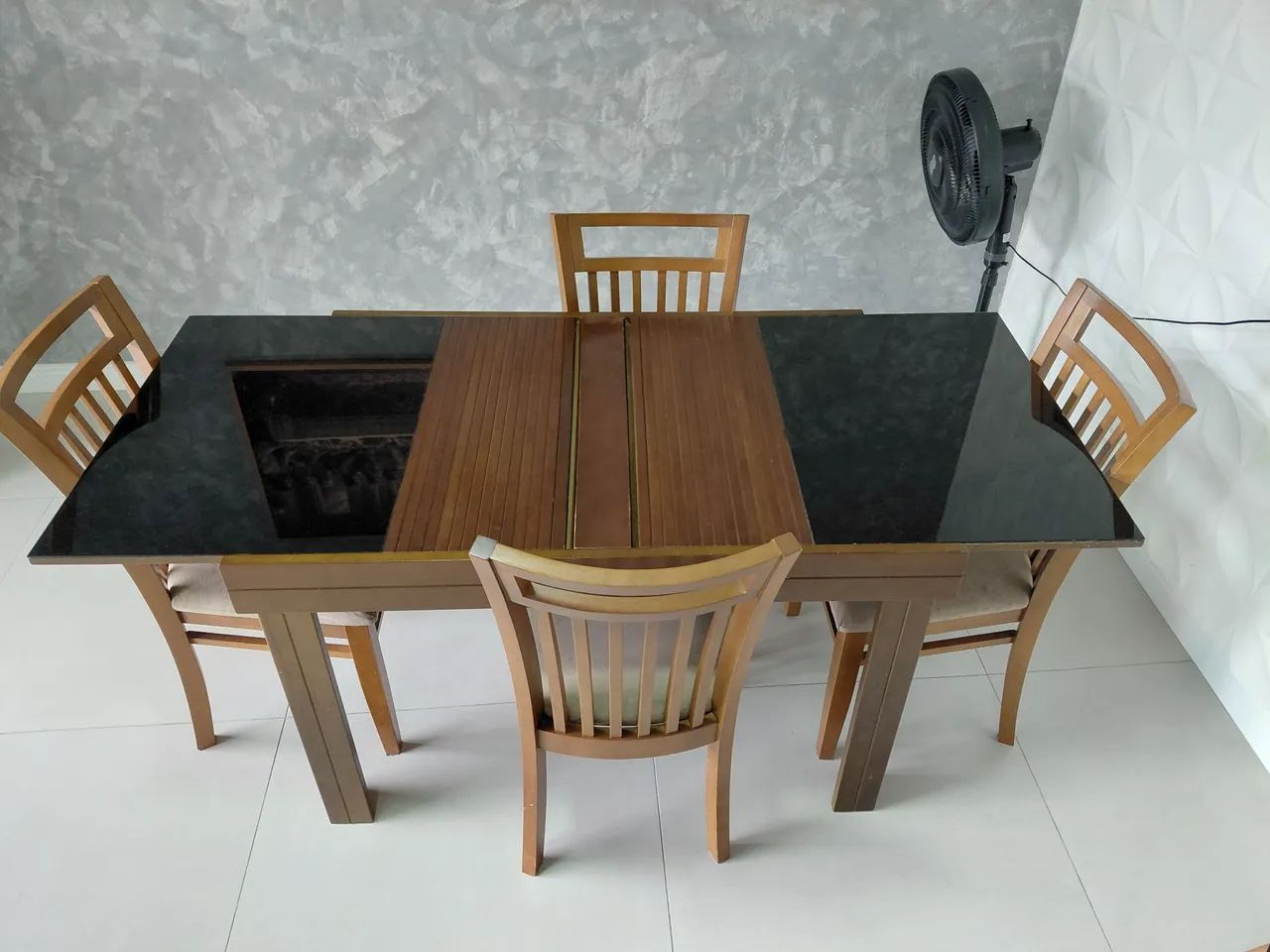 Mesa retrátil com 4 cadeiras - Foto 3