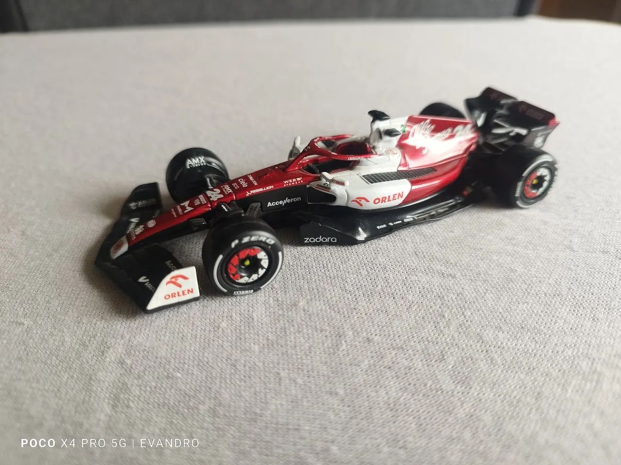 Miniatura fórmula 1-1/43 Alfa romeo 