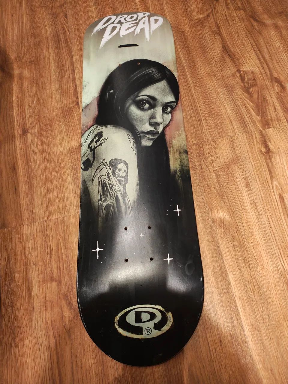 Shape de skate Drop Dead e Creature 