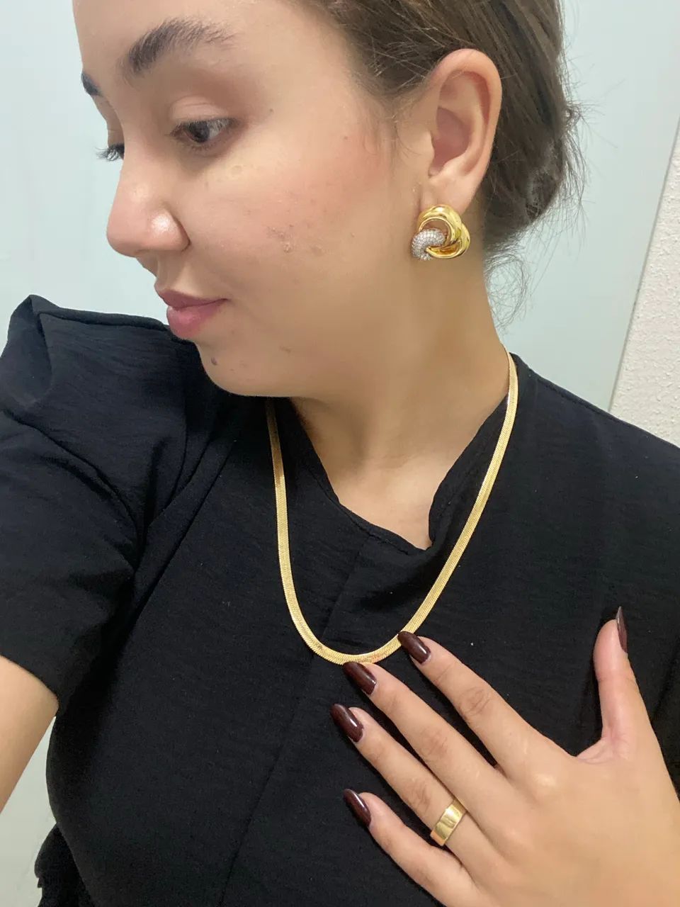 O Colar Fita Dourado que Deixa Qualquer Produção Mais Sofisticada  - Foto 2