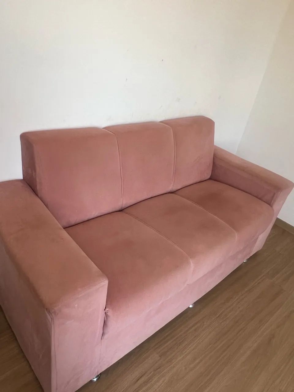 Sofá 3 Lugares Beny de Veludo Nobre Rose Claro  - Foto 2