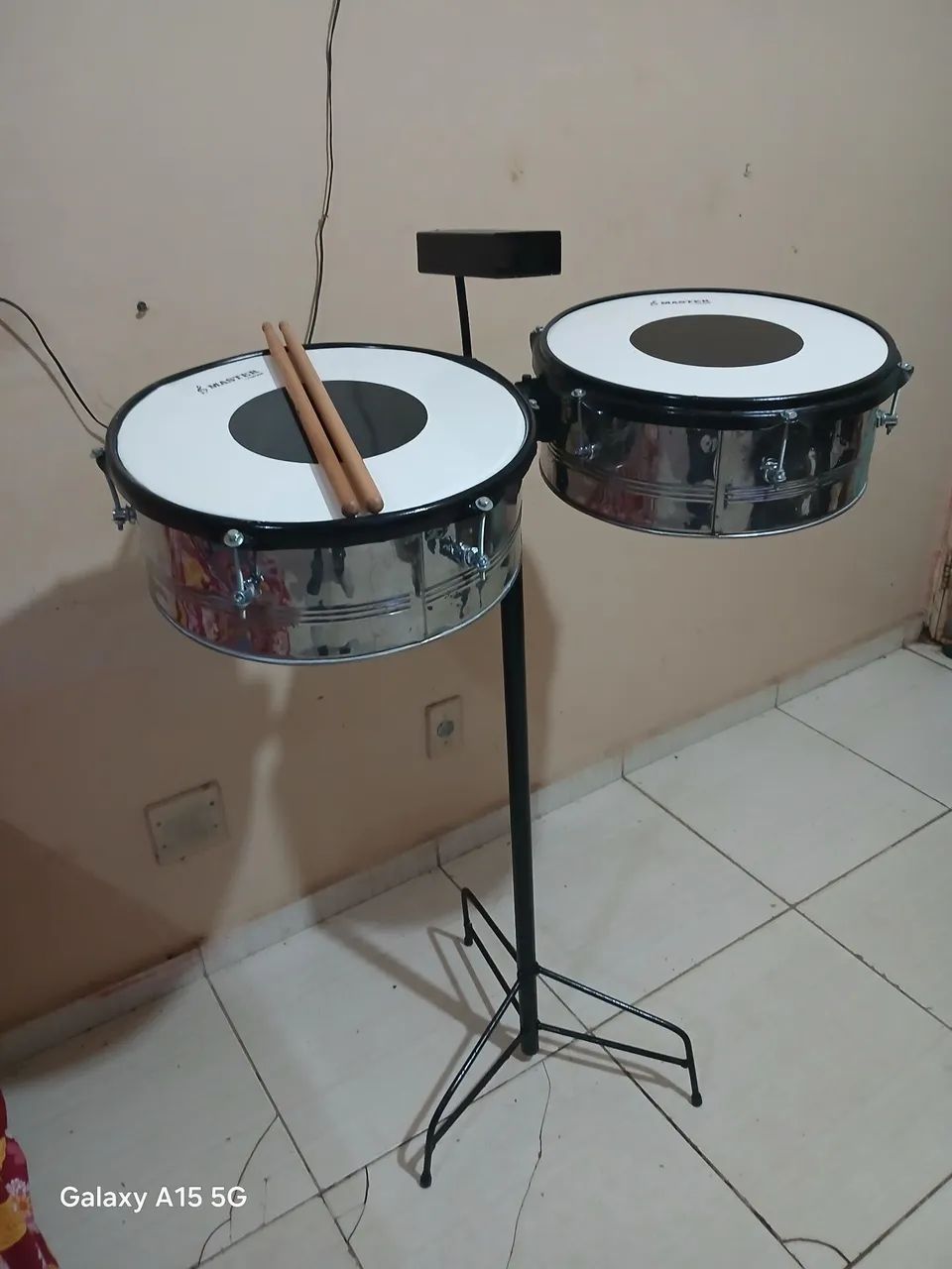 Timbal completo com tripé e baquetas  - Foto 3