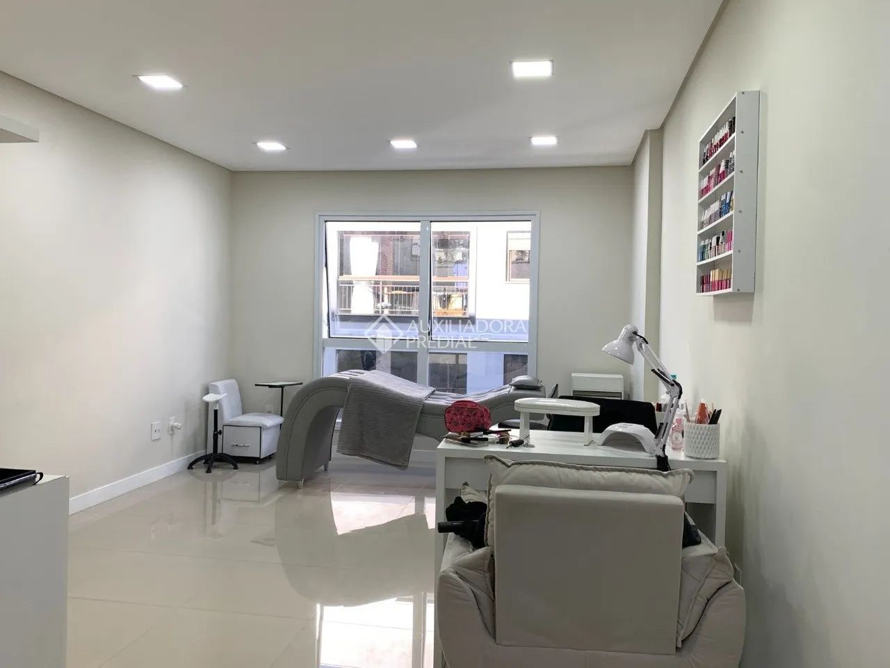 Sala Comercial à Venda no Itacorubi - 27,47m², 1 Vaga e Infraestrutura Completa