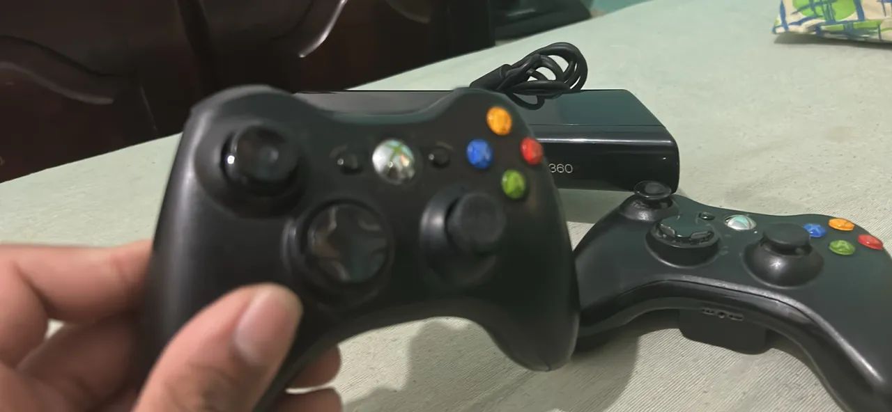 Kinect e 2 controles XBOX 360 - Foto 3