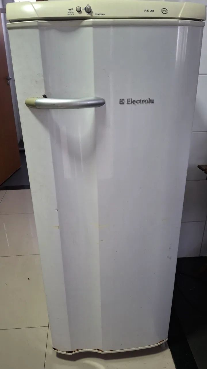 Vendo geladeira Electrolux 