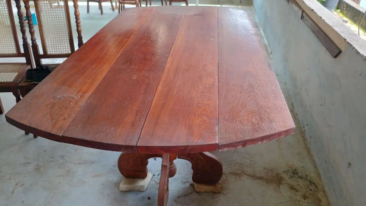 Mesa antiga,