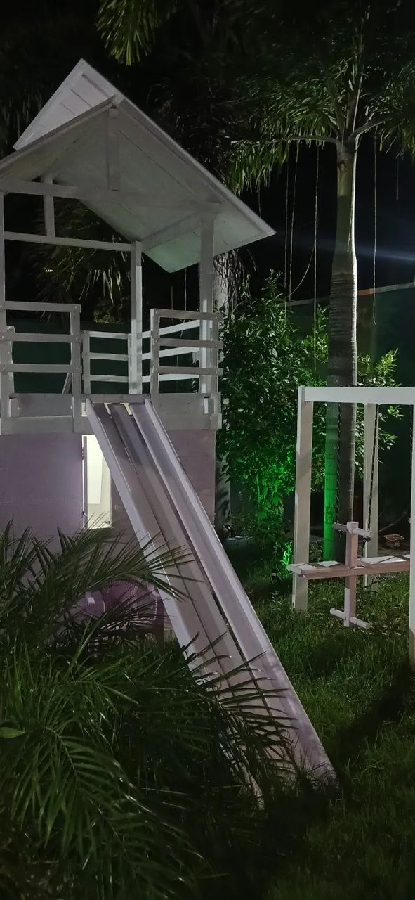 Casinha de boneca play ground completo com escorrega e balanco.  