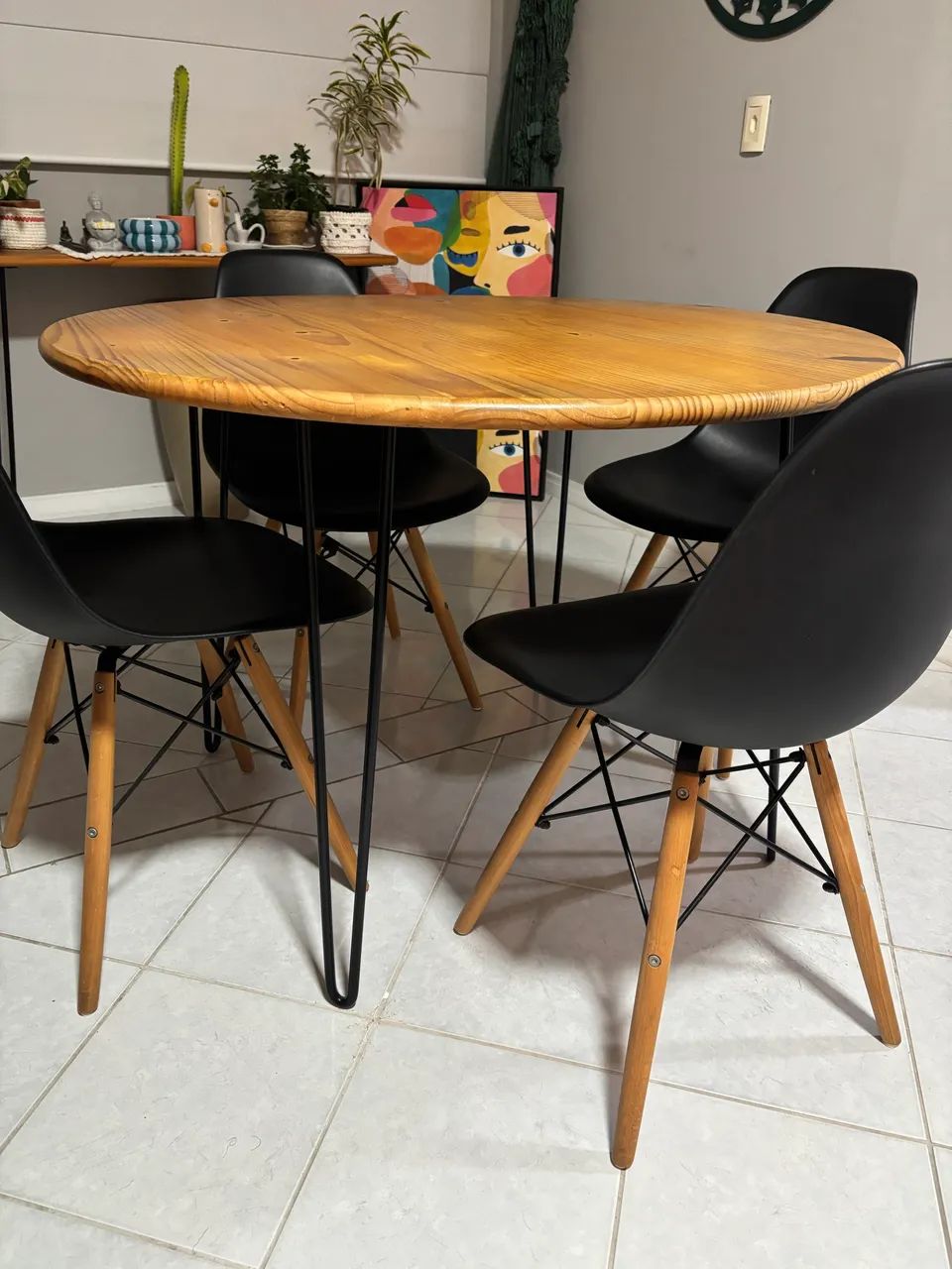 Mesa de jantar com cadeiras e aparador - Foto 2