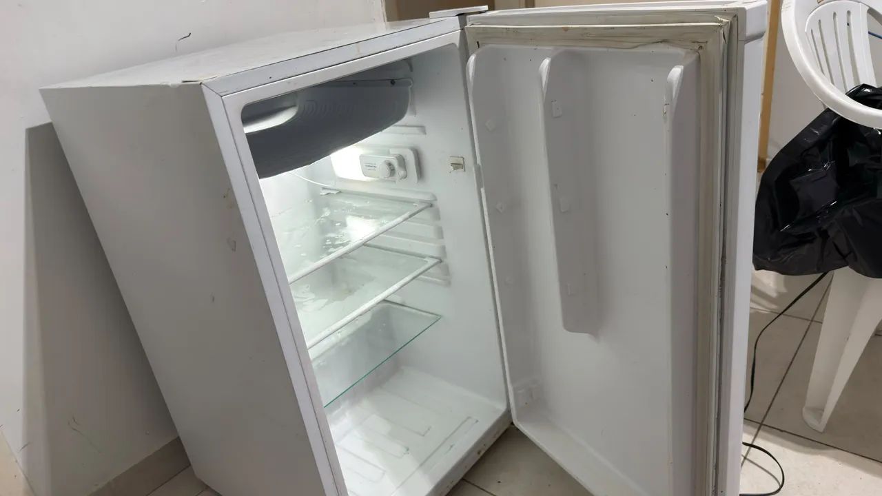 Frigobar usado, conservado. Tudo funcionando perfeitamente 