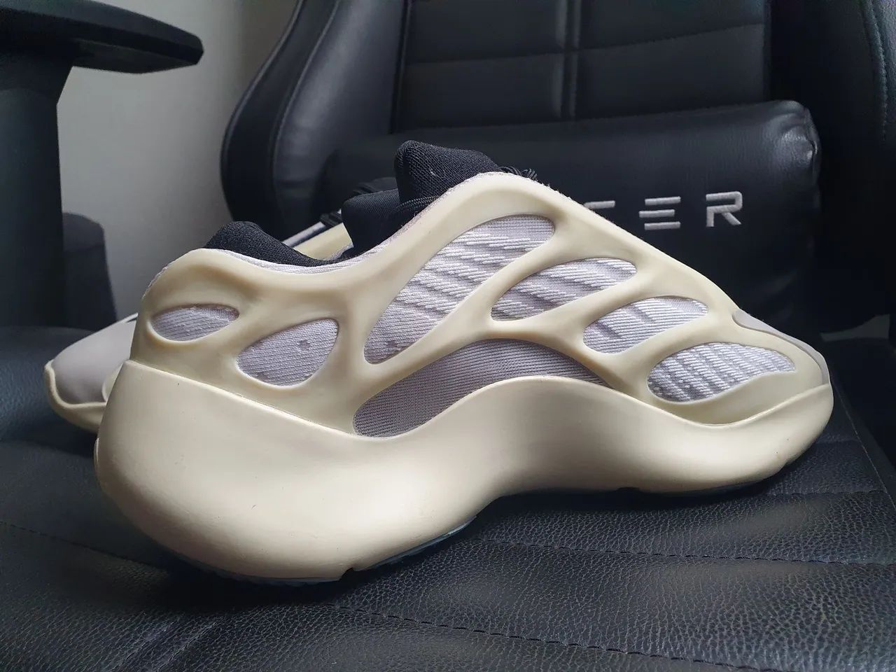 Yeezy 700 v3 Azael 40 (veste 39) - Foto 3