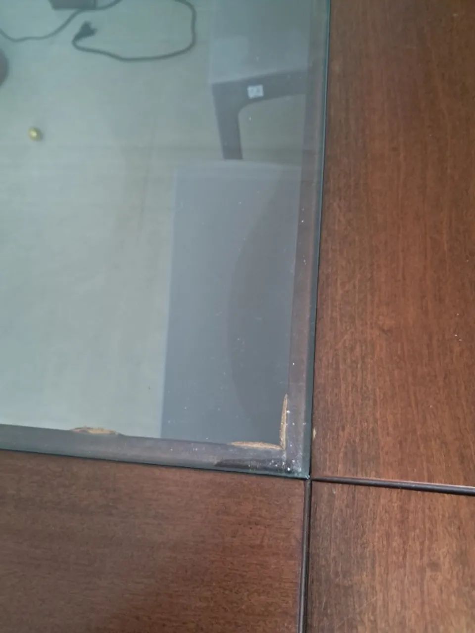 Mesa de jantar 1,60x0,90 com algumas avarias - Foto 5