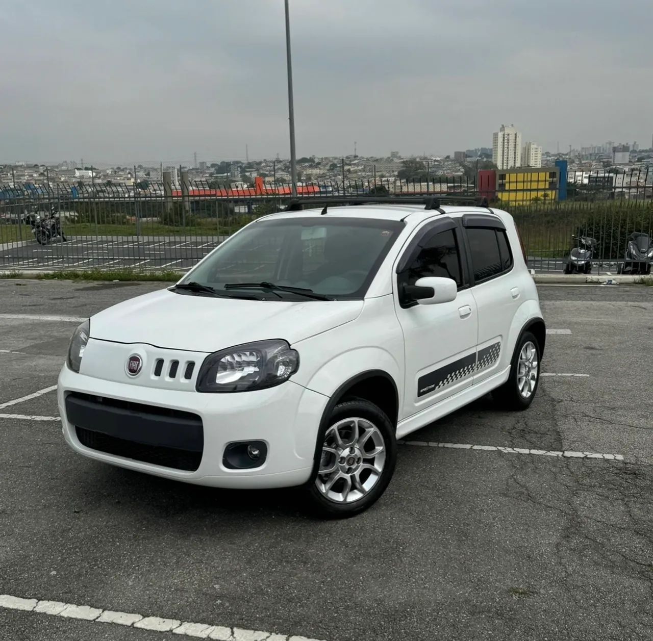 Fiat Uno Sporting 1.4 EVO Fire Flex 8V 4P 2014