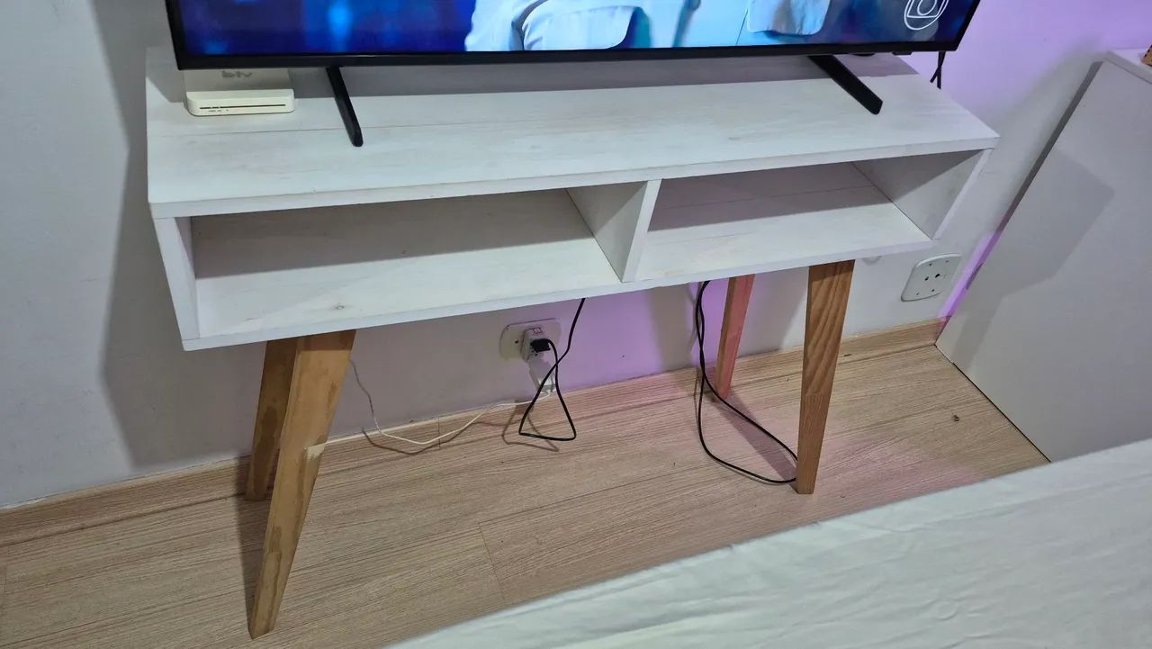 Aparador para TV branco/madeira