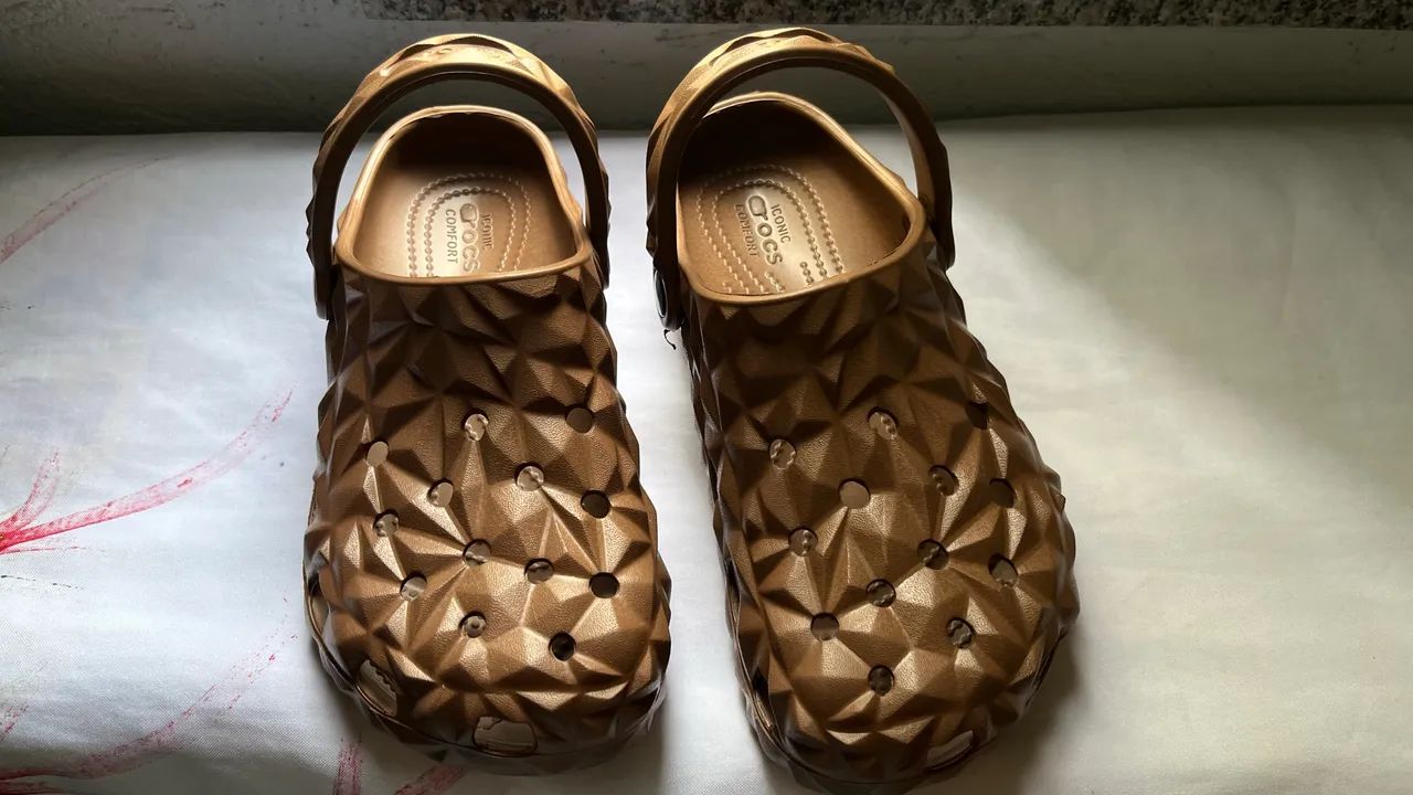 Crocs marrom cintilante n37 - Foto 2