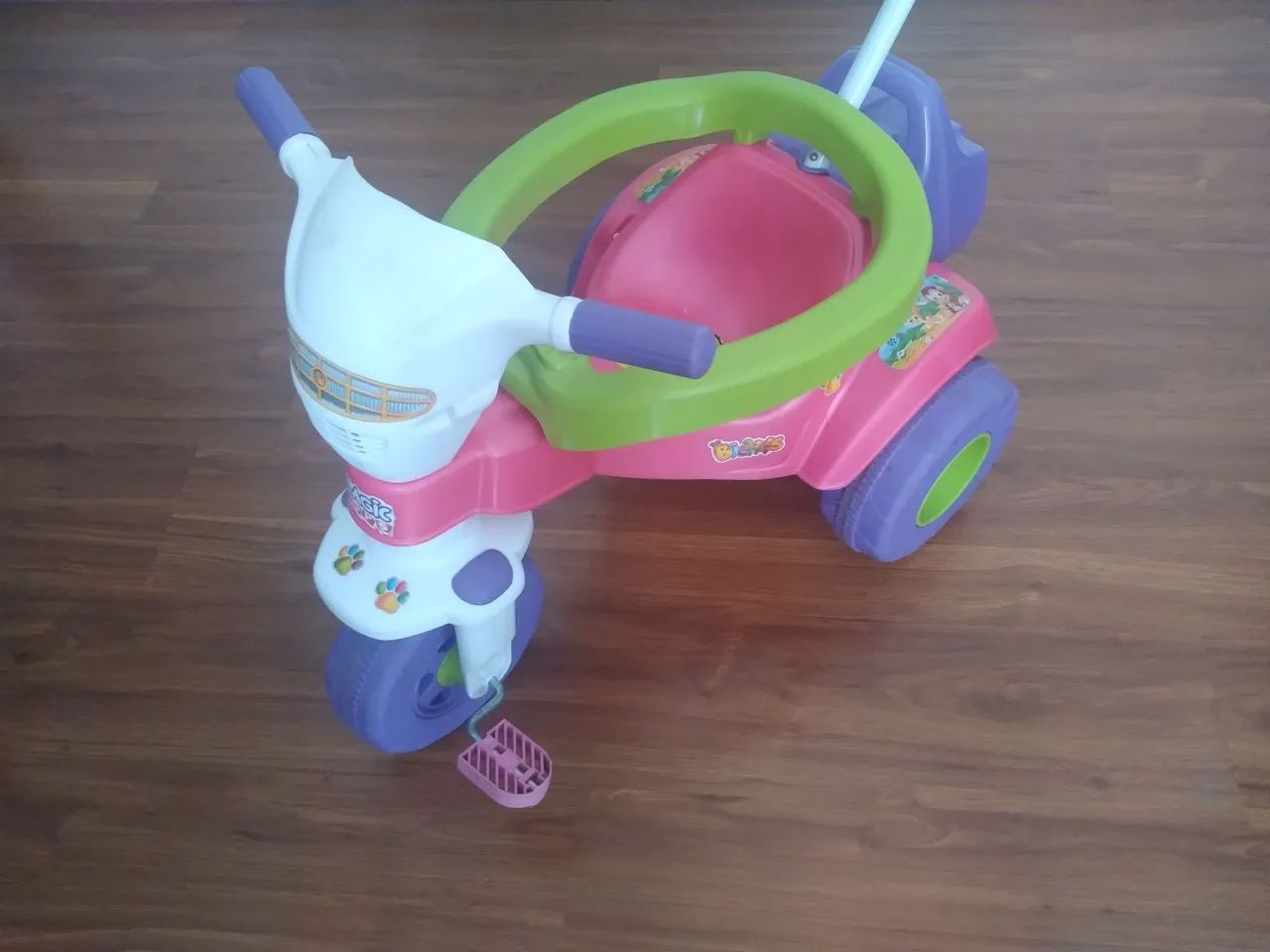 Triciclo com bagageiro e sons no cockpit 