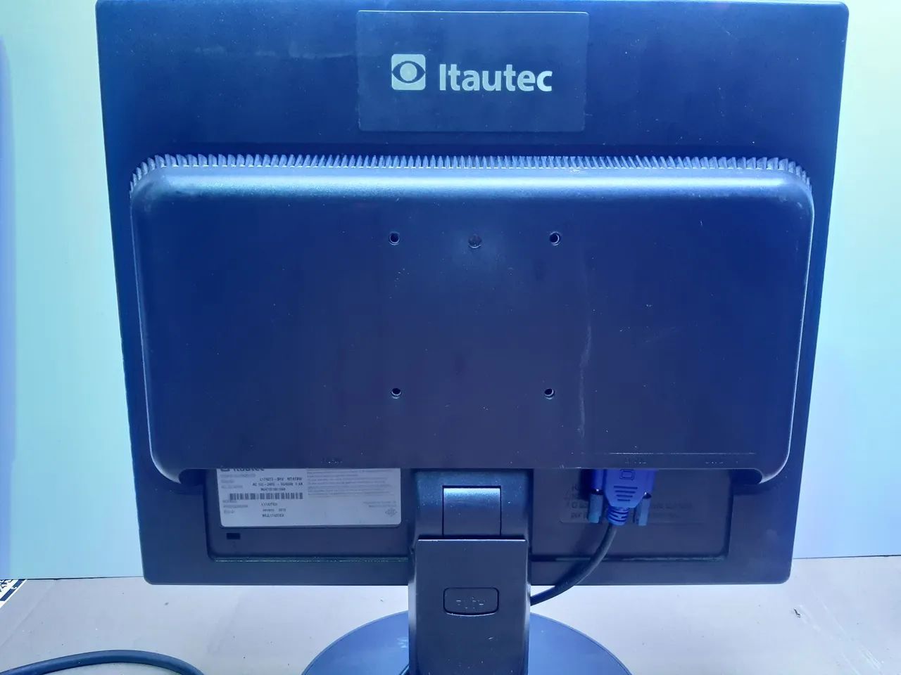 Monitor 17 polegadas Itautec funcionando perfeitamente entrada VGA. - Foto 3