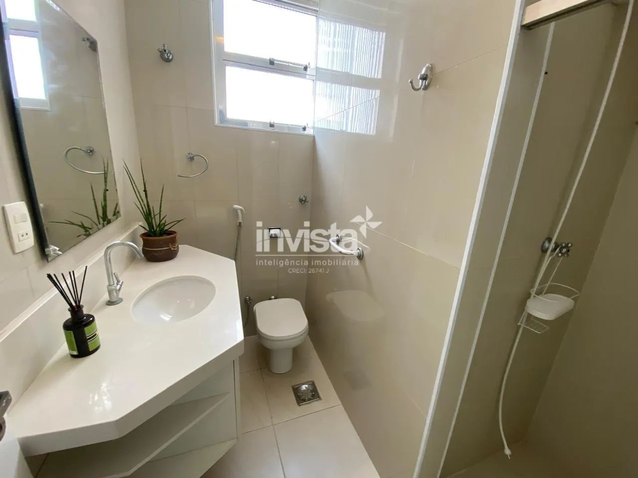 Apartamento 2 Dormitórios com Suíte, Frente ao Mar  Santos (José Menino) - Foto 12