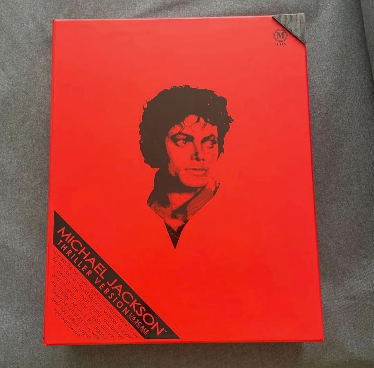 Michael Jackson 1/6 Action Figure Thriller Version - Hot Toys