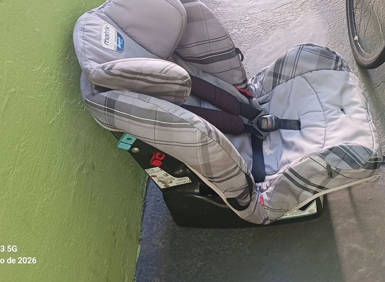 Cadeirinha infantil de carro , marca burigotto até 36 kilos usada em bom estado  - Foto 6