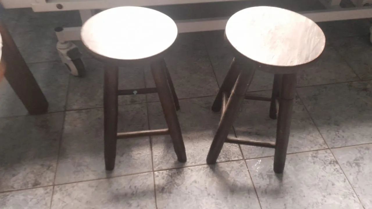 2 Banquetas médias