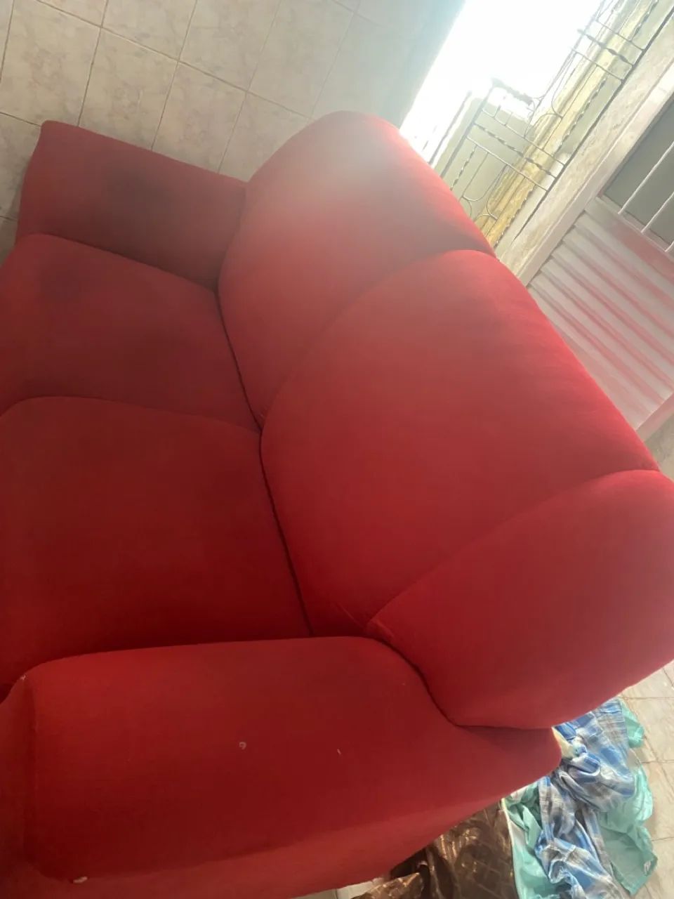 Sofa conservando vermelho - Foto 2