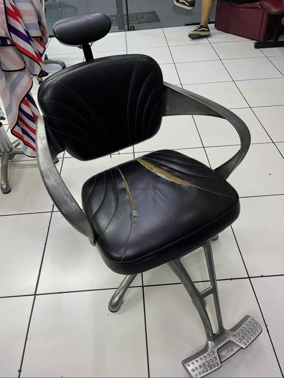 Cadeira Salão de beleza / Barbearia - Foto 2