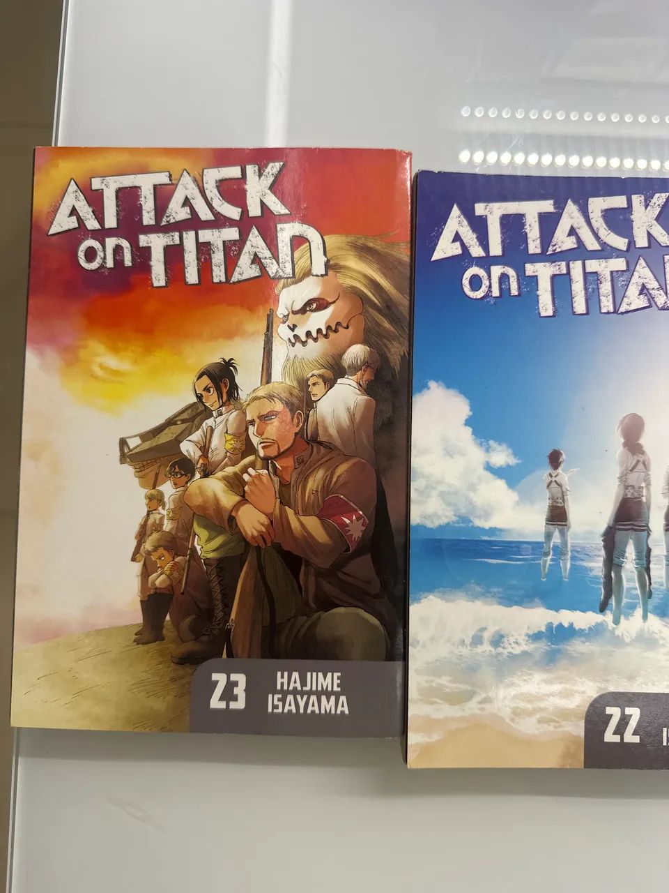 3 mangas Attack on Titans: volume 22, 23 e 24 - em inglês  - Foto 3