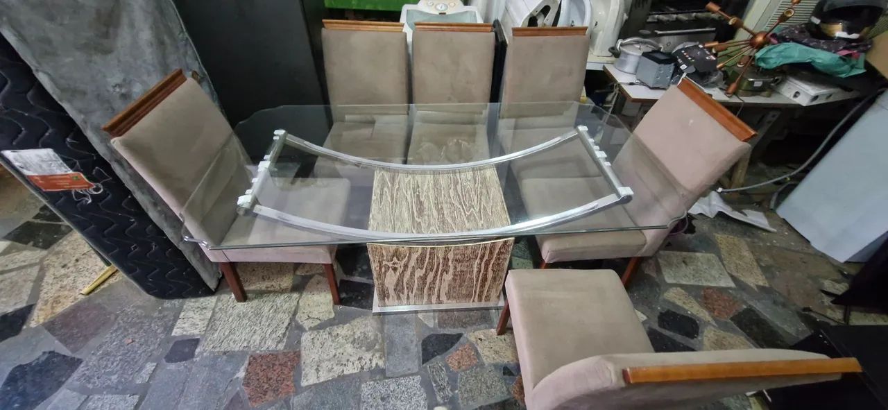Mesa com 6 cadeiras 