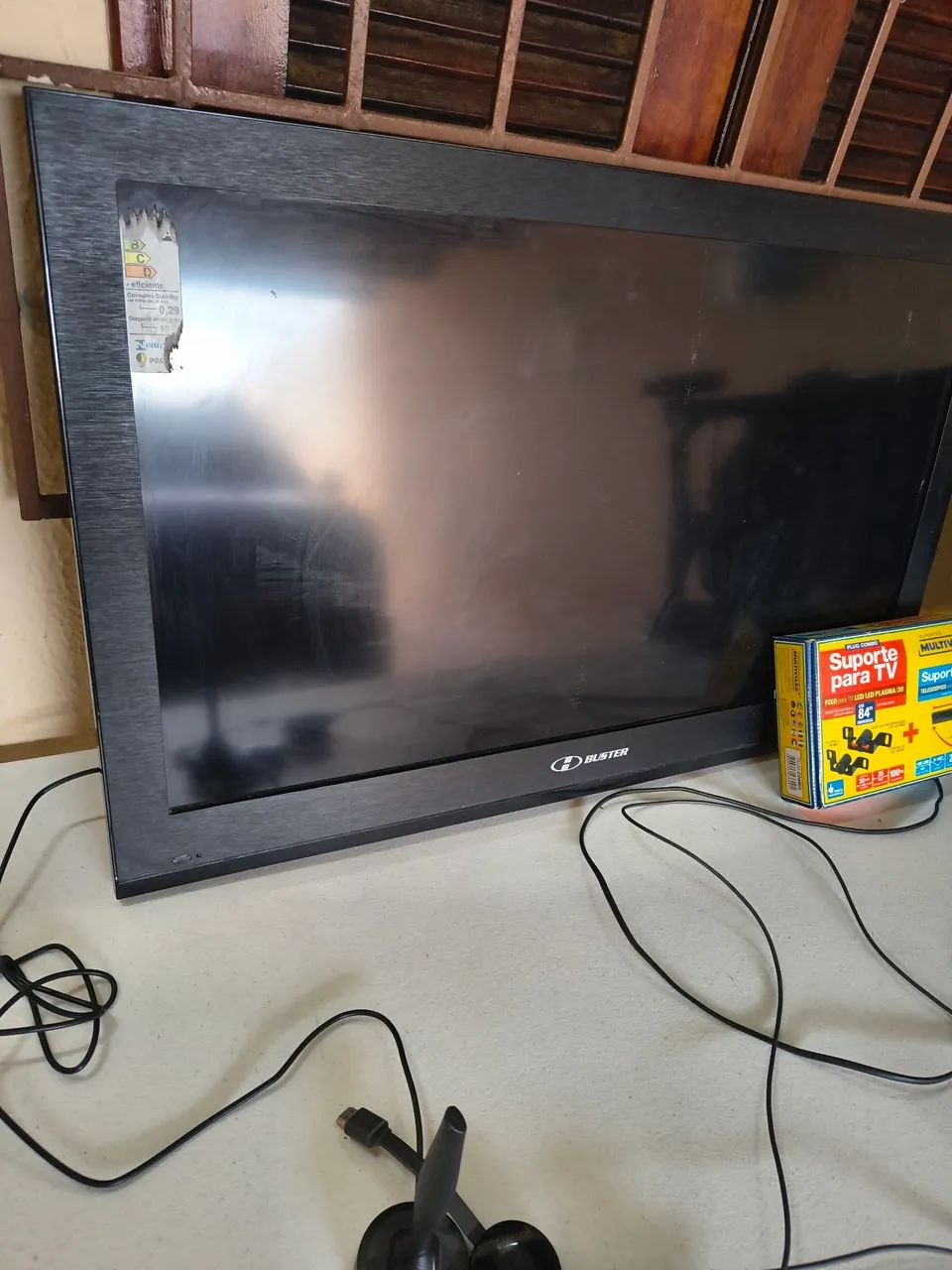 TV 32 polegadas ( VAI COM SUPORTE PARA PAREDE NA CAIXA E CHROMECAST TV INCLUSOS )