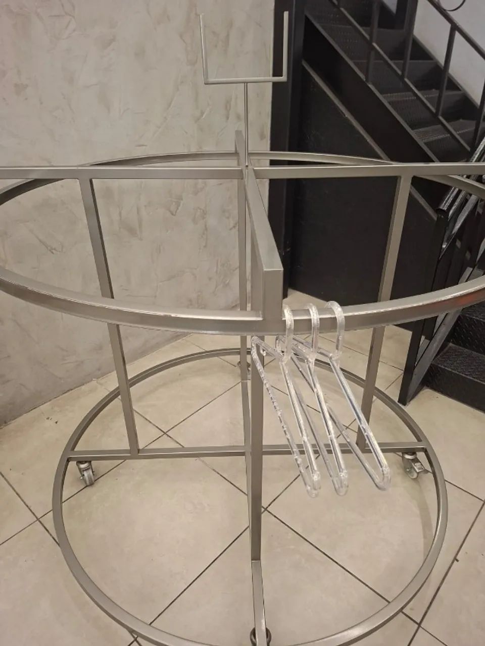 Arara de Roupa Giratória - Foto 3