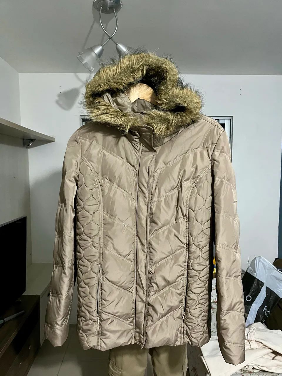 Casaco de Inverno Bege com Pelo - Estilo Puffer