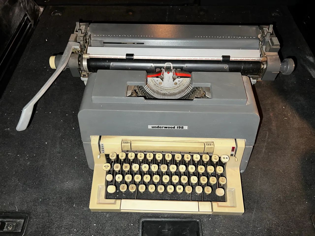 Máquina de Escrever Olivetti Underwood 198 - Foto 5