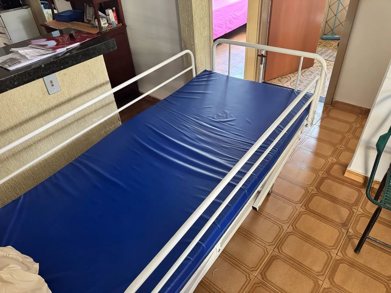 Cama Hospitalar com movimentos Eletricos - Foto 2