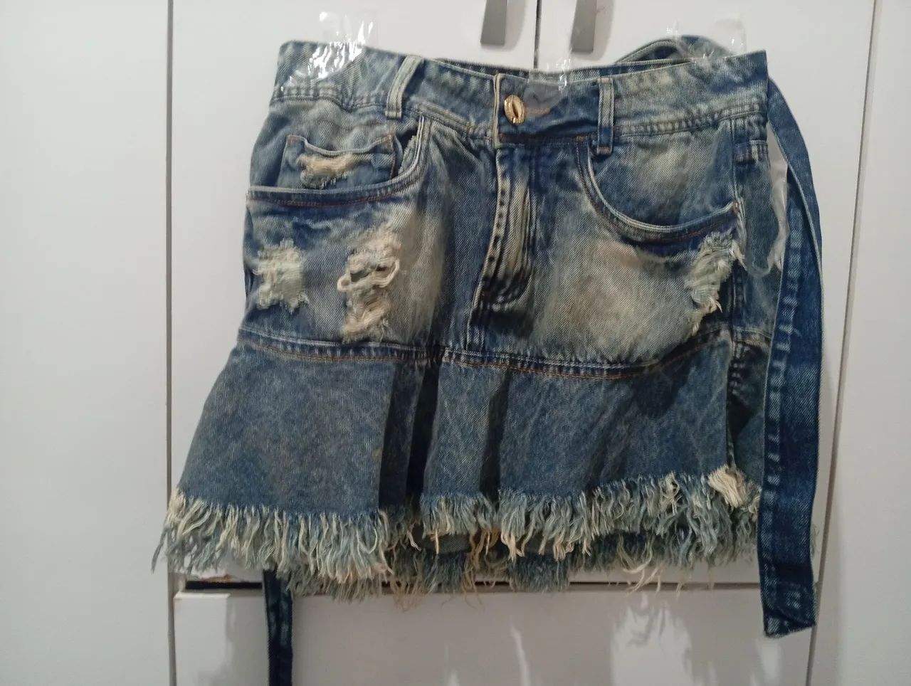 Saia Jeans Destroyed Com Babado E Faixa Amarrar - Tamanho M - Foto 2