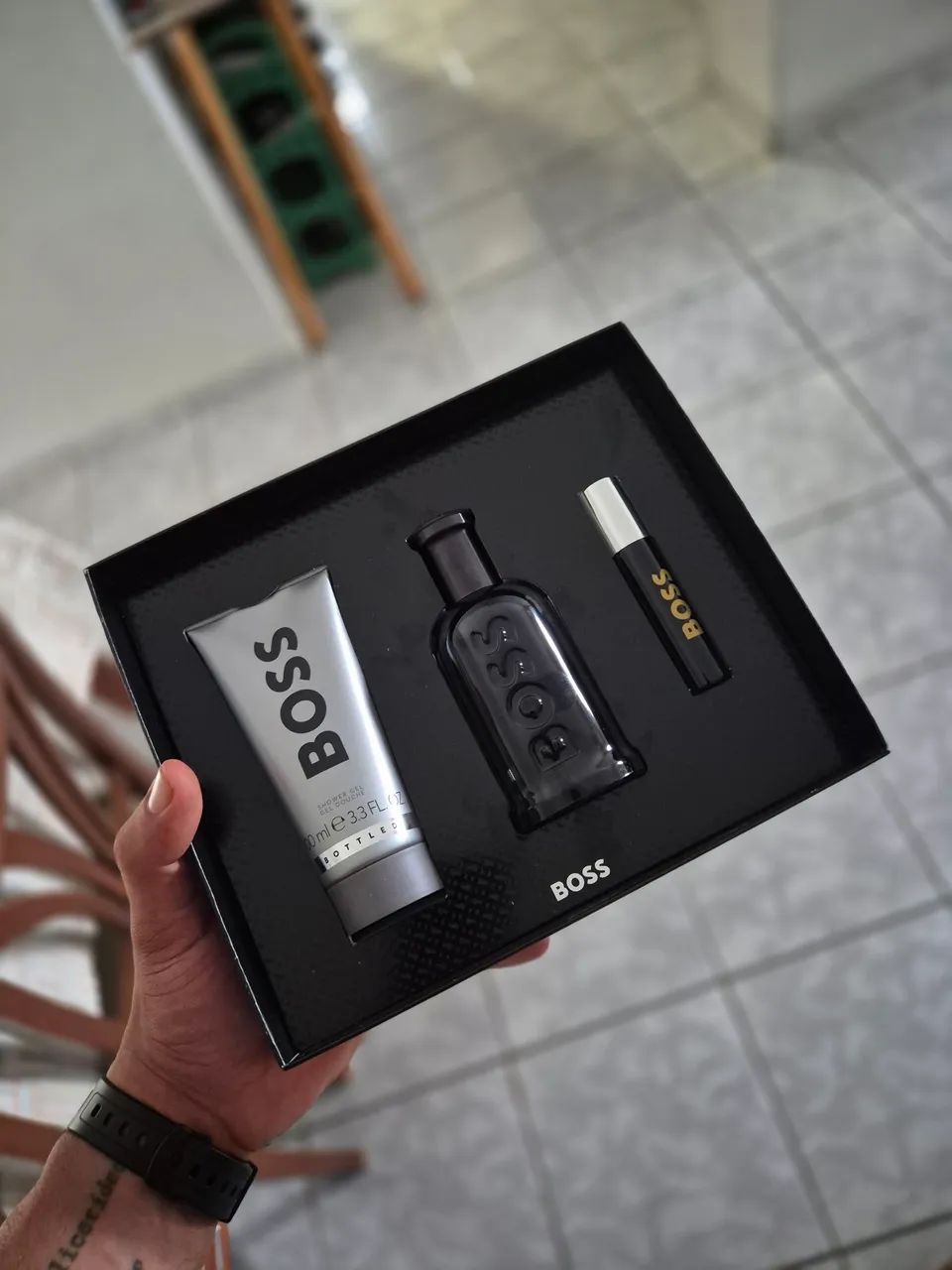 KIT BOSS BOTTLED PARFUM ? PRESENTE (LACRADO) - Foto 2