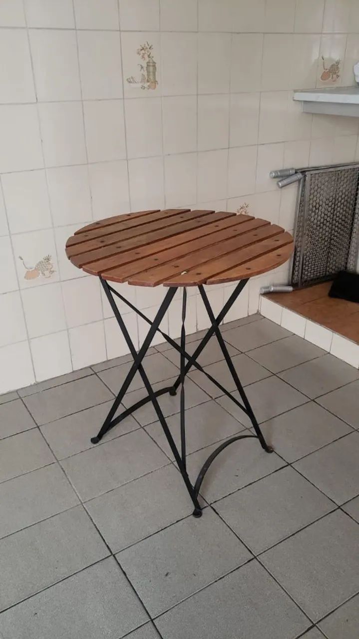 Mesa pequena para área 