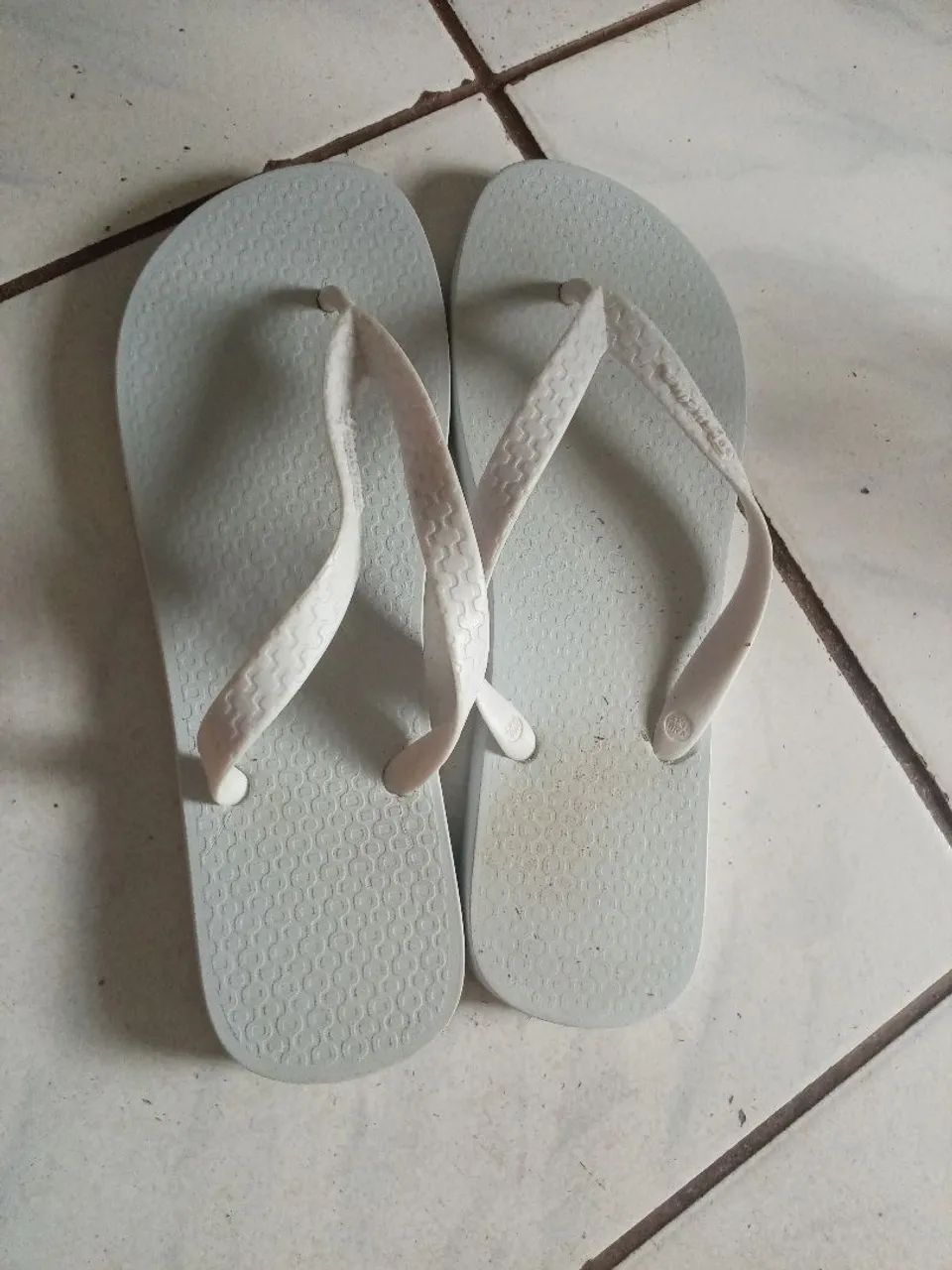 Chinelo Ipanema 41/42 fale comigo. 